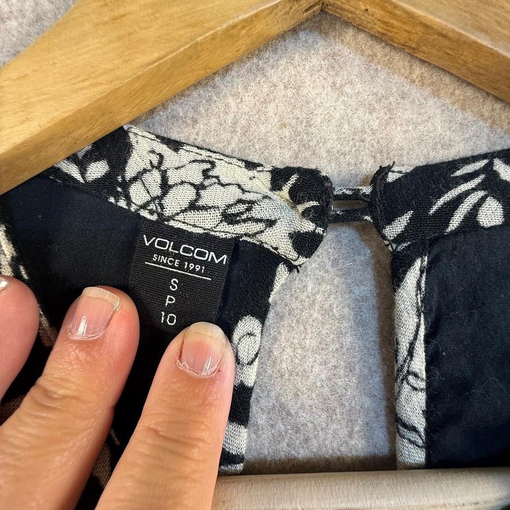 Volcom Womens Black White Floral Crochet Yoke Long Sleeve Mini Dress Small - Picture 5 of 9